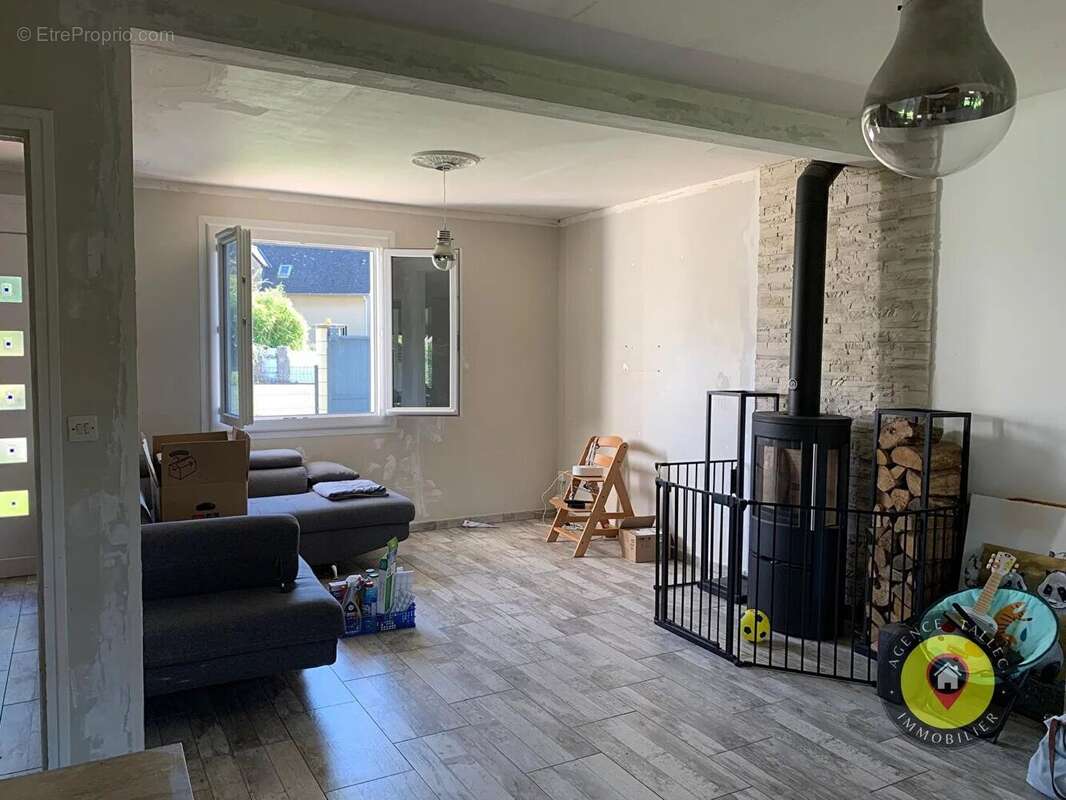 Maison à LANGROLAY-SUR-RANCE