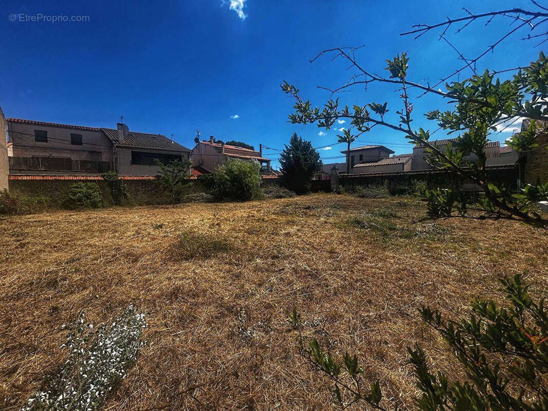 Terrain à SAINT-MARCEL-SUR-AUDE