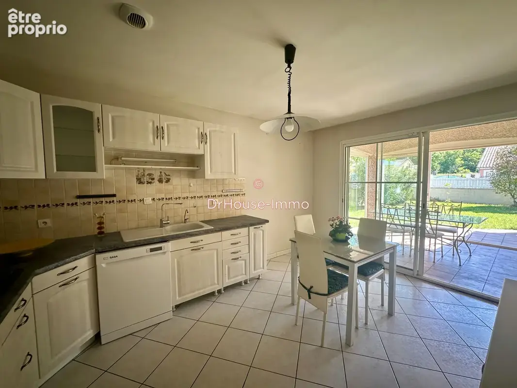 Maison 211 m² à Portes-Les-Valence  - photo 7