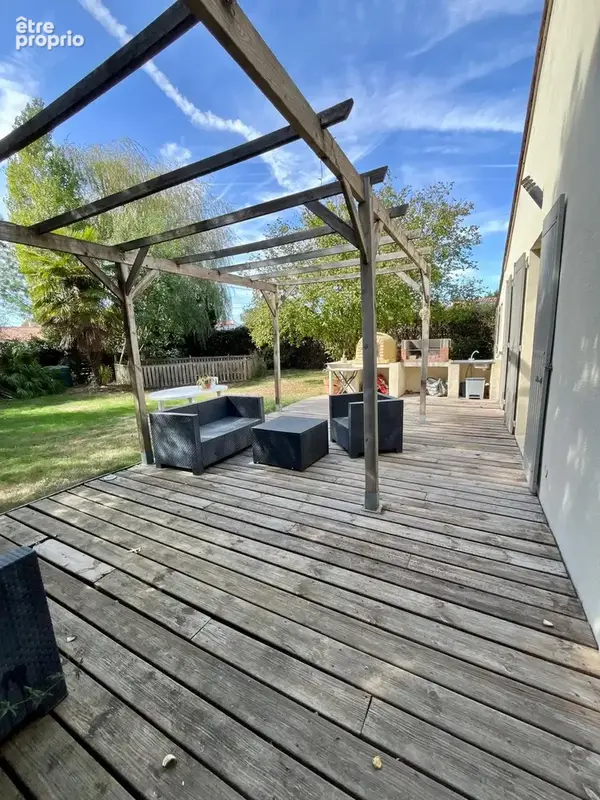 À découvrir : maison 5 pièces avec de beaux espaces extérieurs ! - photo 15
