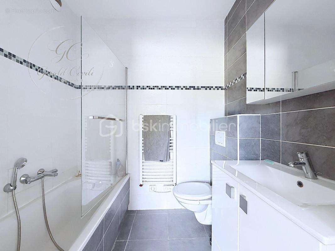 Appartement à MANDELIEU-LA-NAPOULE
