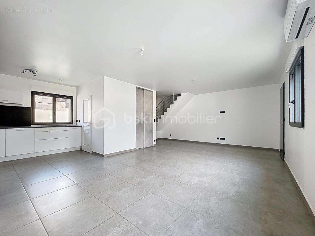 Maison à FONTENAY-TRESIGNY