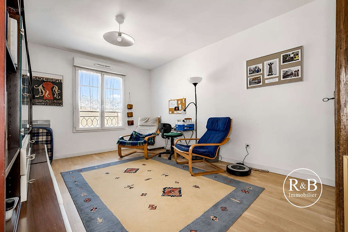 Appartement à LES CLAYES-SOUS-BOIS