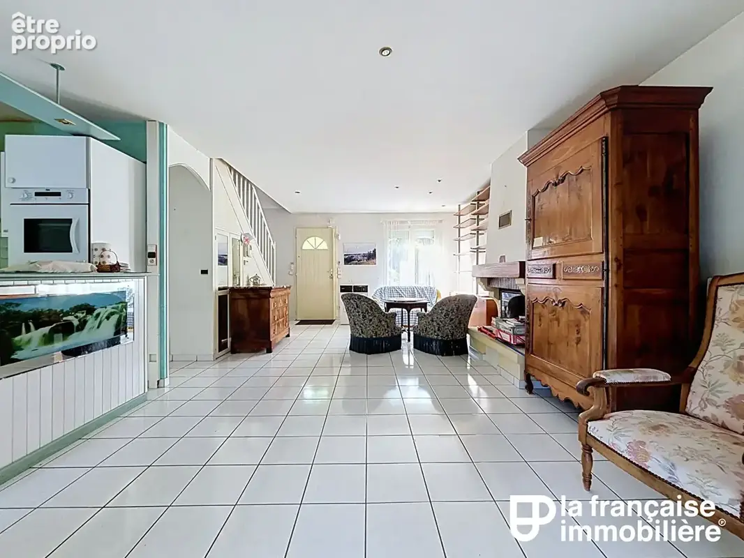 A VENDRE - Maison mitoyenne de 108 m² avec garage - photo 3