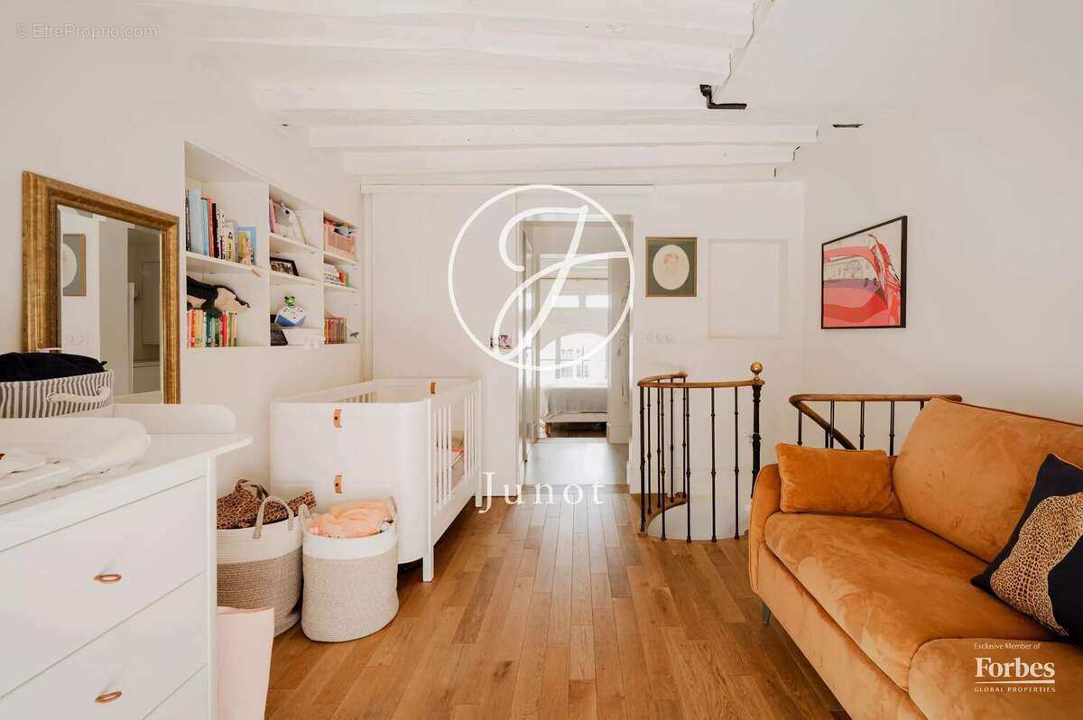 Appartement à PARIS-7E