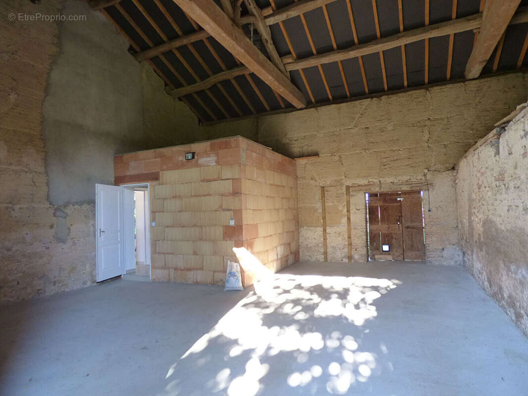 Maison ancienne et dépendances et 2 896 m² de terrain - photo 4