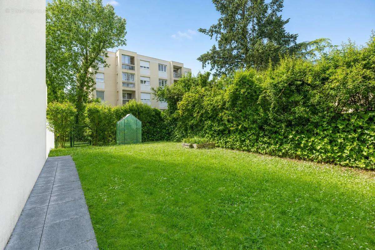 Appartement à DECINES-CHARPIEU