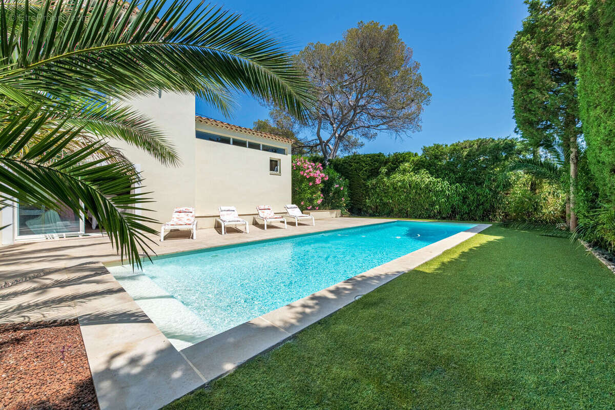 Villa d'architecte avec piscine à pied du port de santa-lucia - photo 15