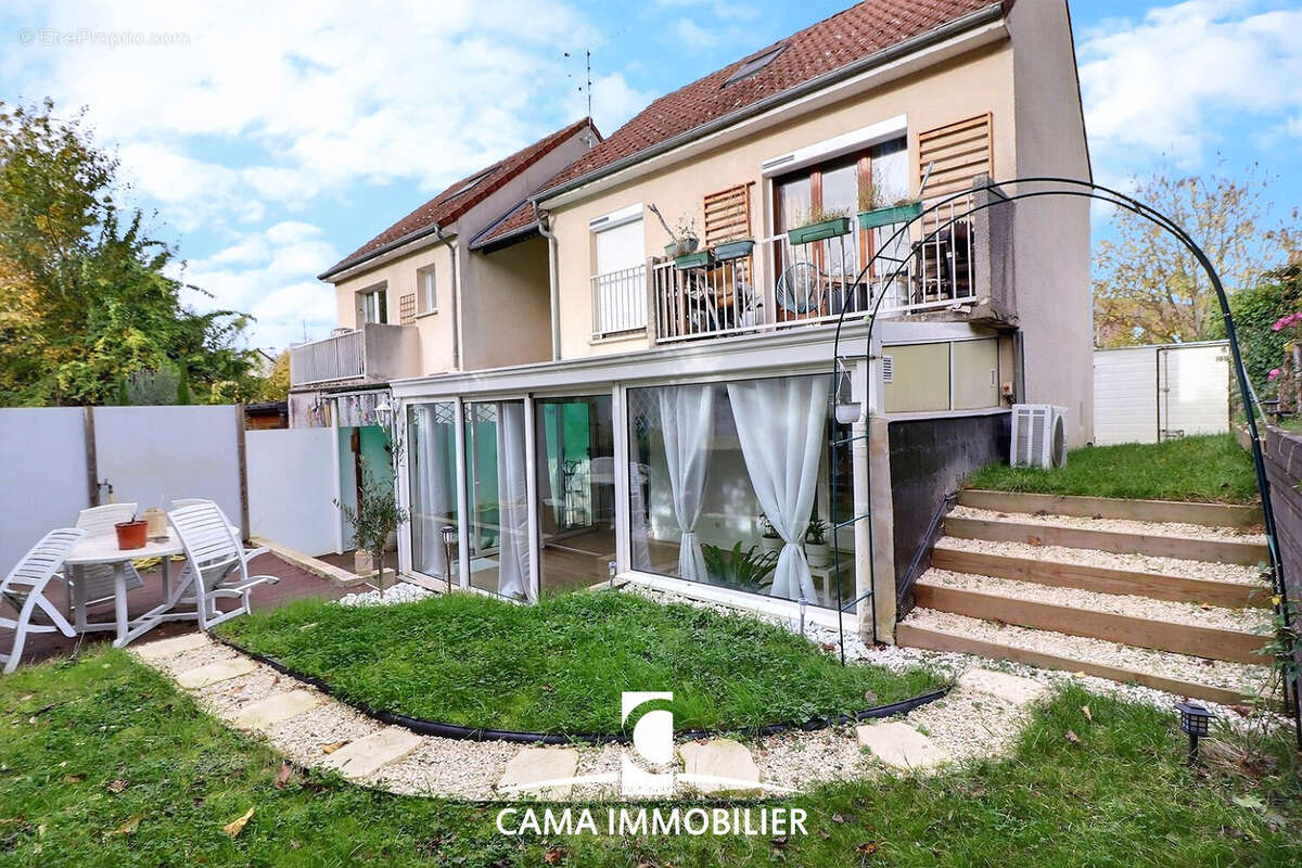 Appartement à FONTENAY-LE-FLEURY
