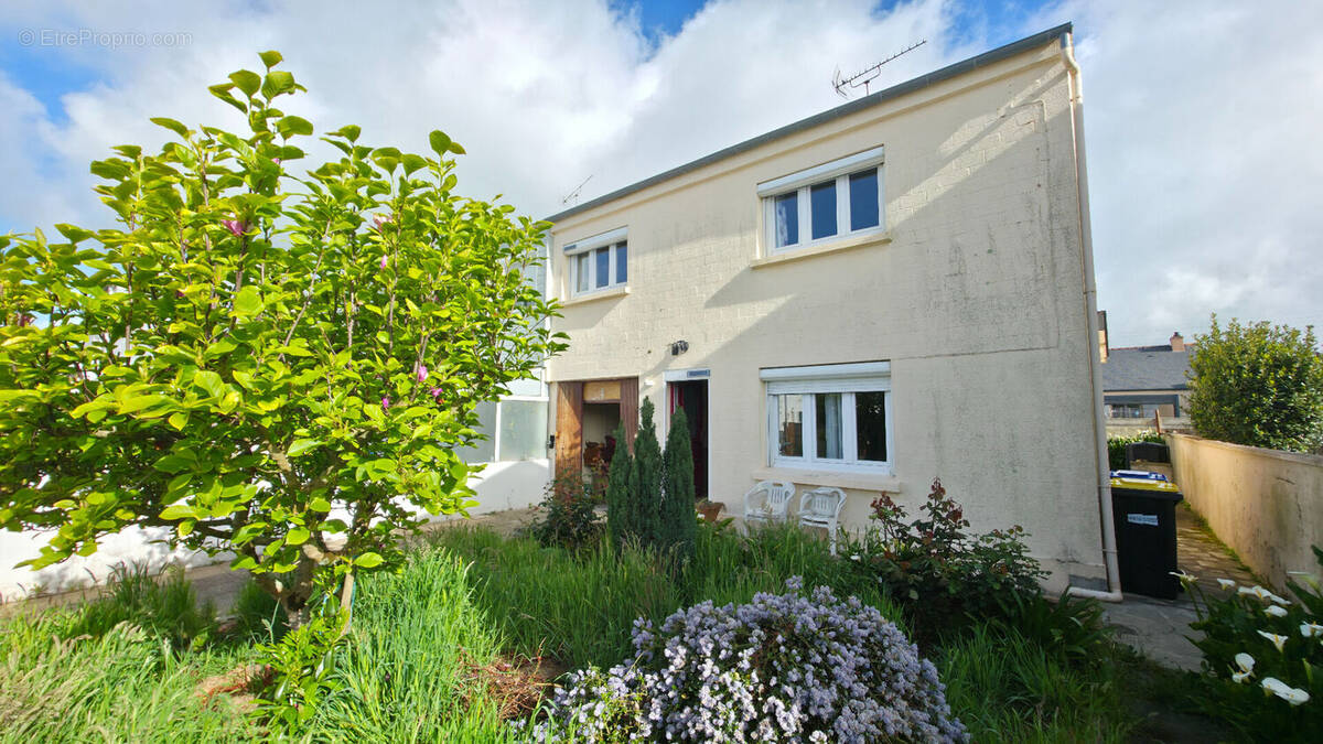 Maison à DONGES