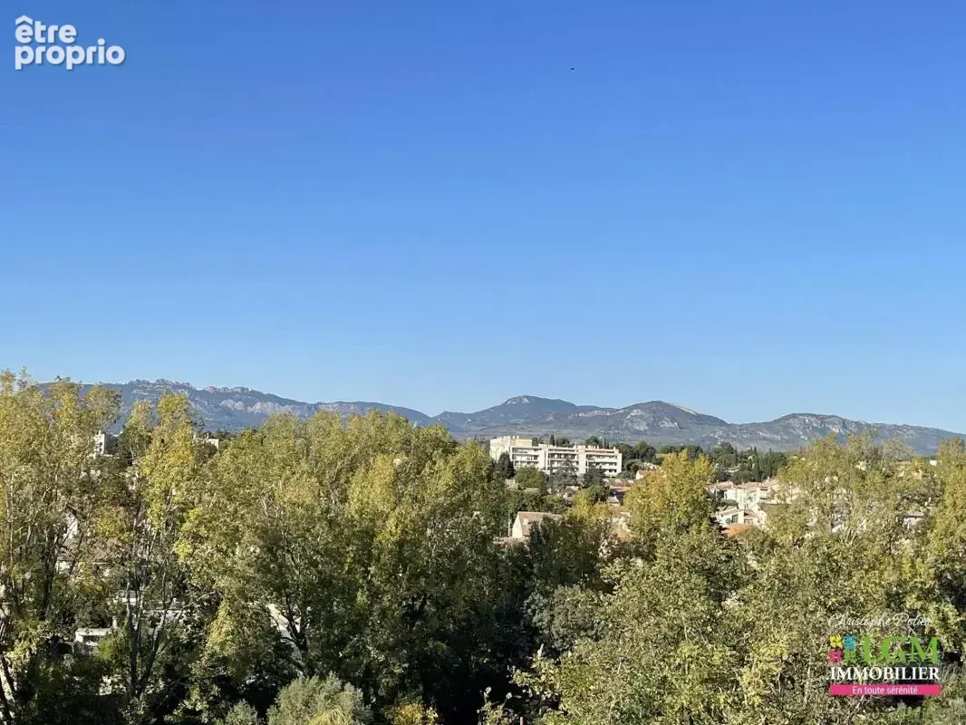 CARPENTRAS (84) - Superbe appartement rénové avec terrasse de 49 m² et vue panoramique - photo 9