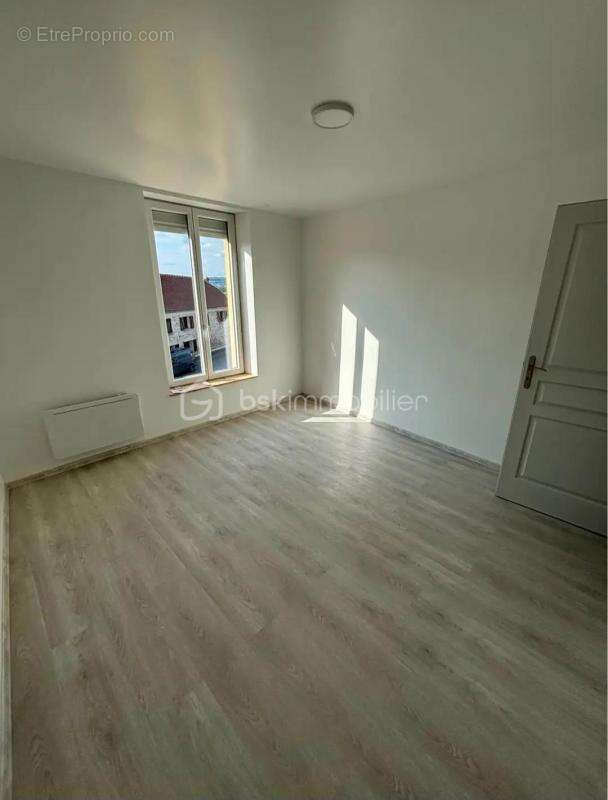 Maison mitoyenne entièrement RÉNOVÉE - photo 6