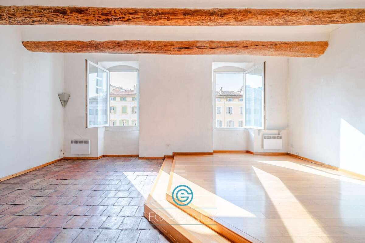 Appartement à MARSEILLE-1E