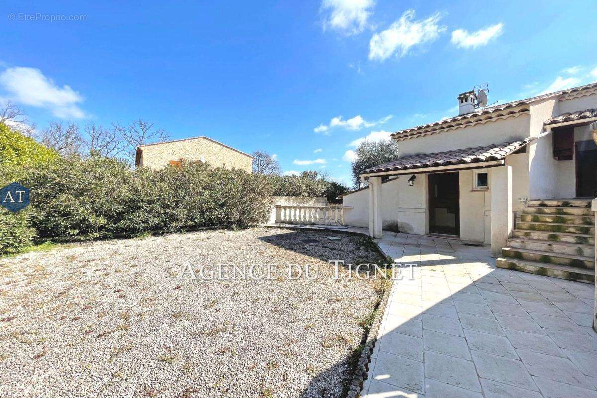 Appartement à SAINT-CEZAIRE-SUR-SIAGNE