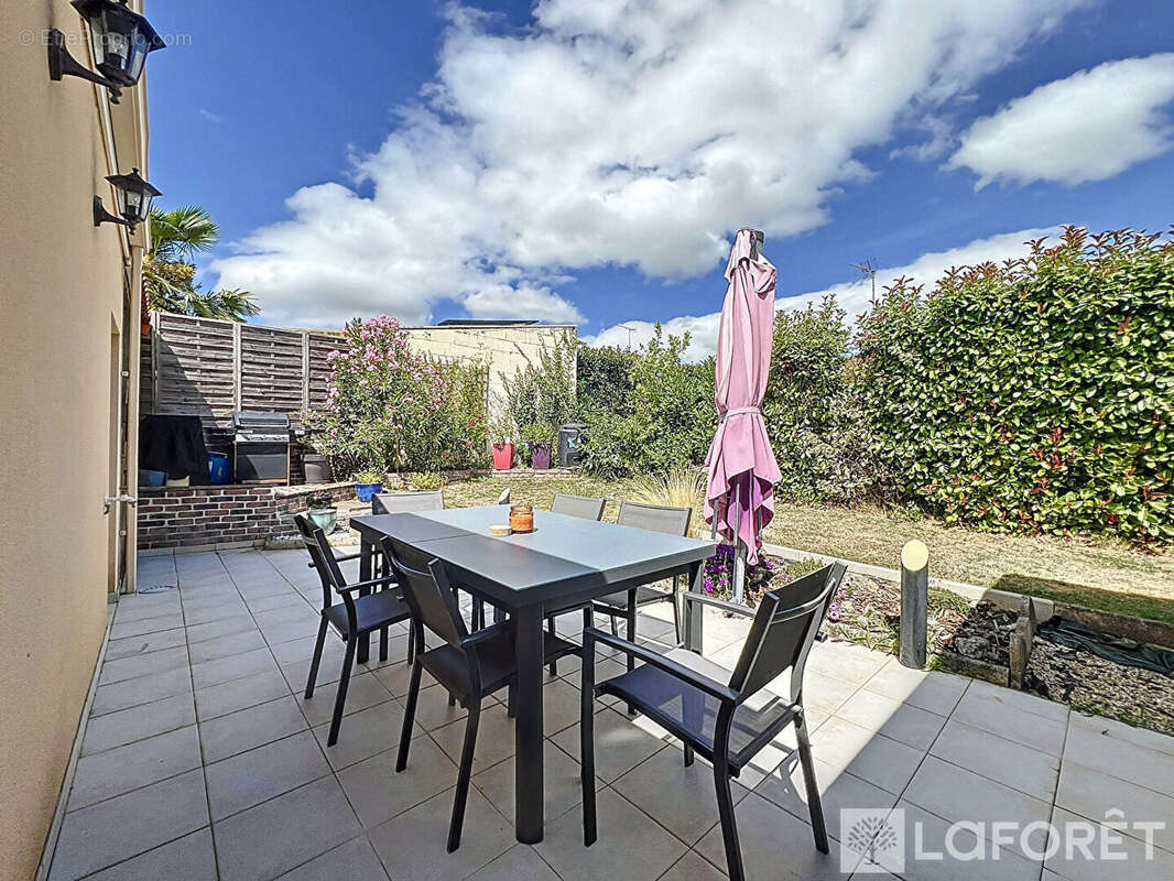 Maison à MONTREVAULT