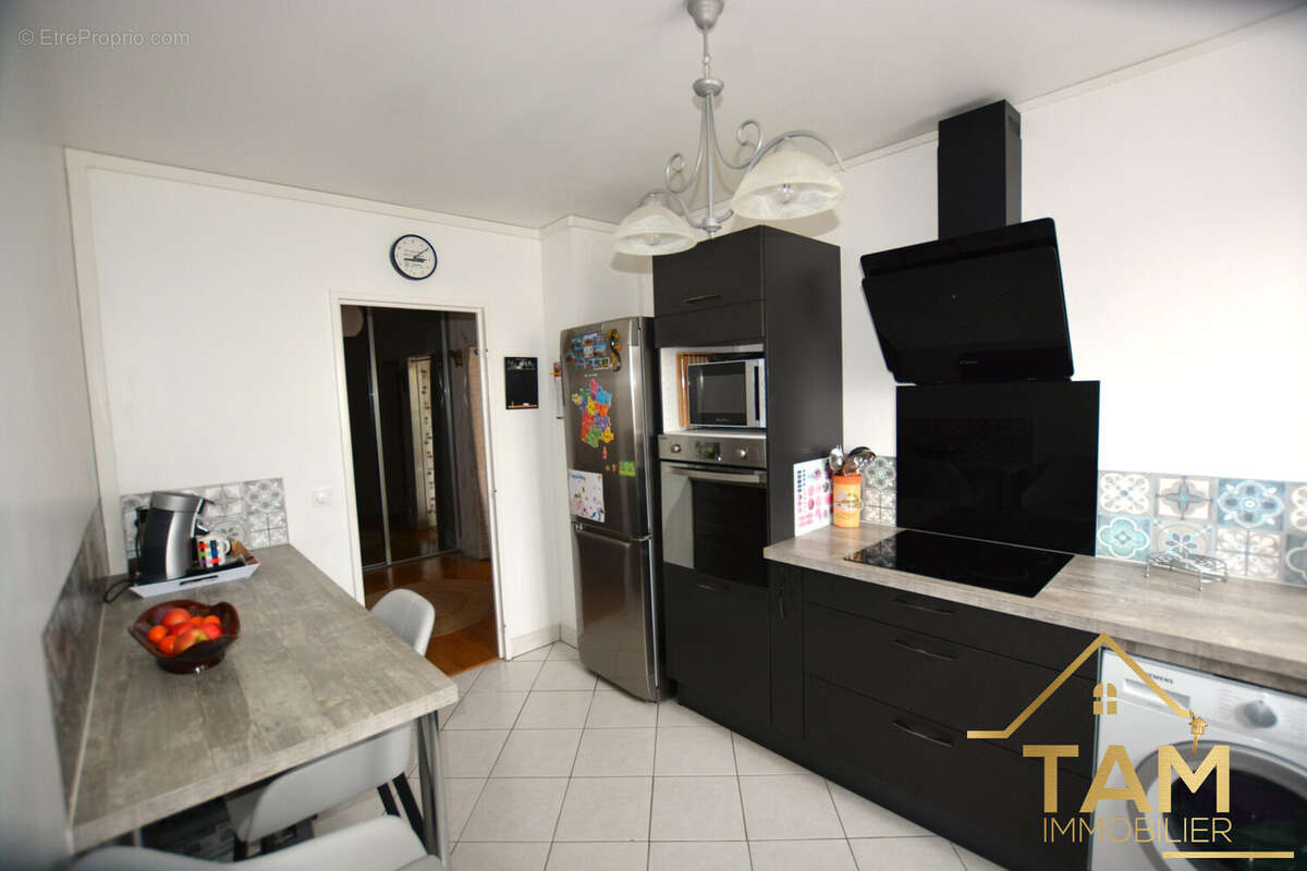 Appartement à LES CLAYES-SOUS-BOIS