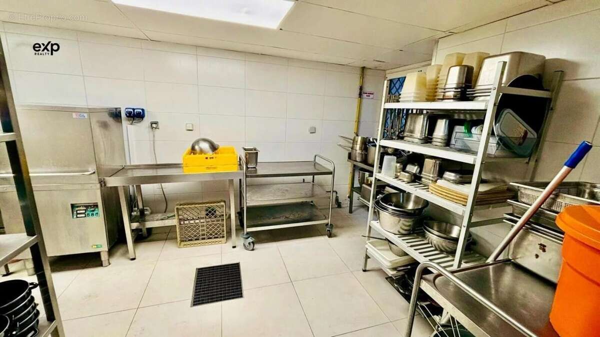 Commerce à CHALLES-LES-EAUX