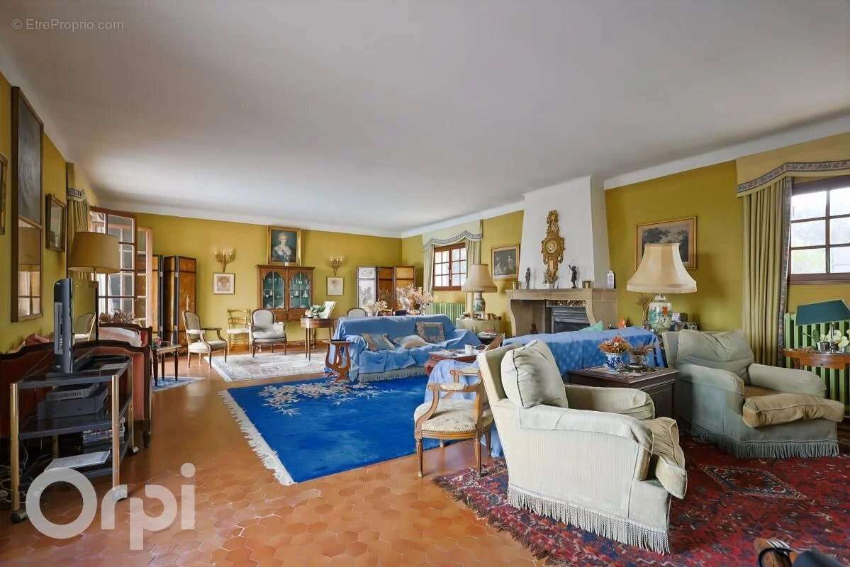 Maison à ROQUEFORT-LES-PINS