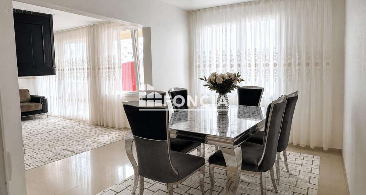 Appartement à SAINT-ETIENNE-DU-ROUVRAY