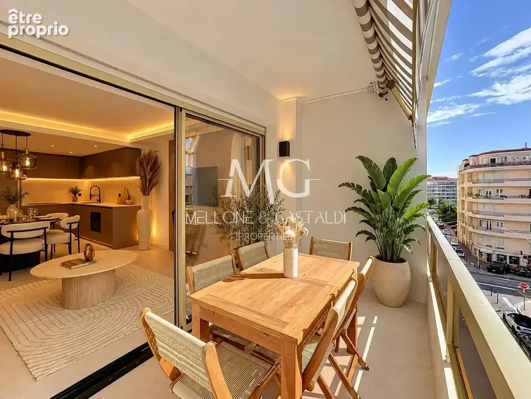Exclusivité – cannes centre – appartement 4 pièces entièrement rénové avec terrasses, parking et cave - photo 2