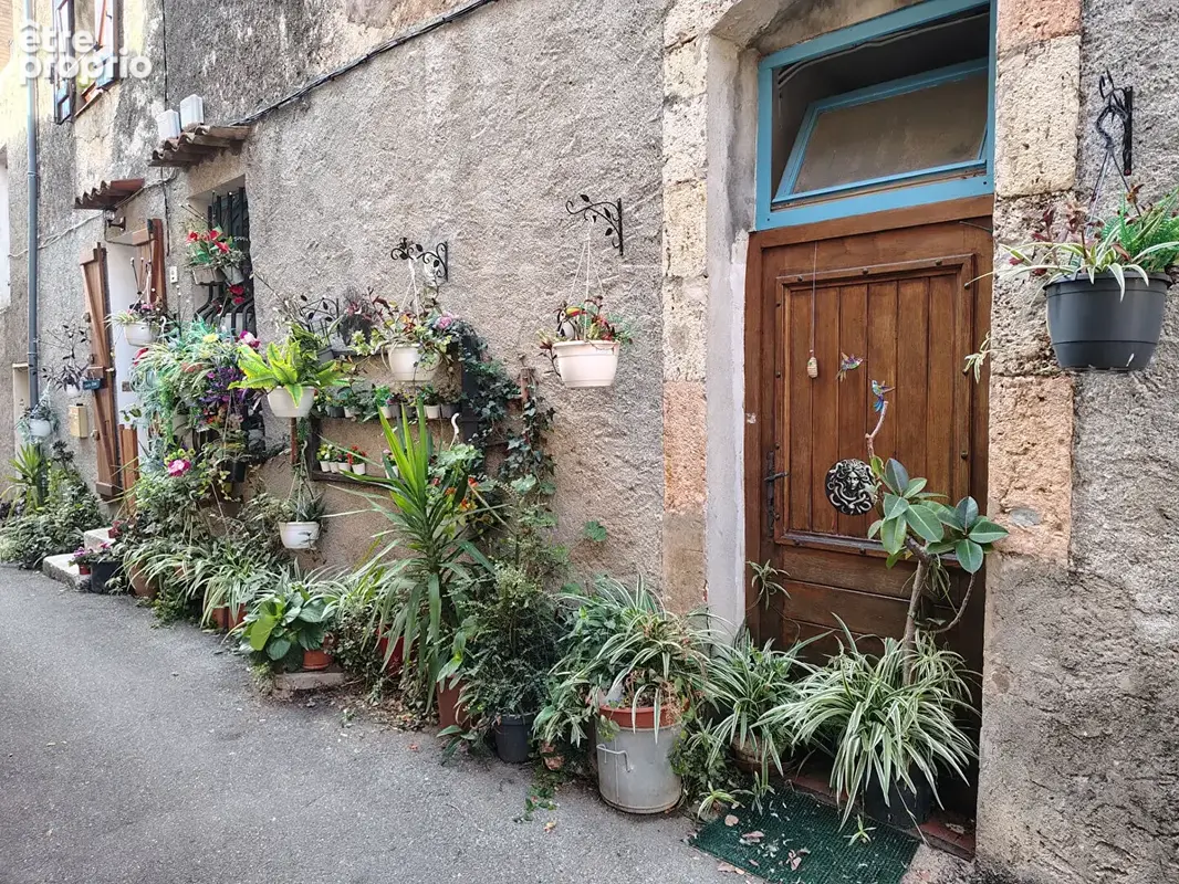 RÉGUSSE : maison de village , 3 chambres, bureau avec vue dégagée et cave - photo 2