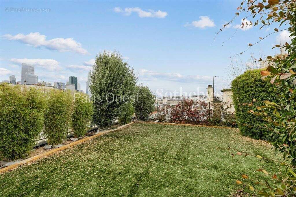 Appartement à NEUILLY-SUR-SEINE