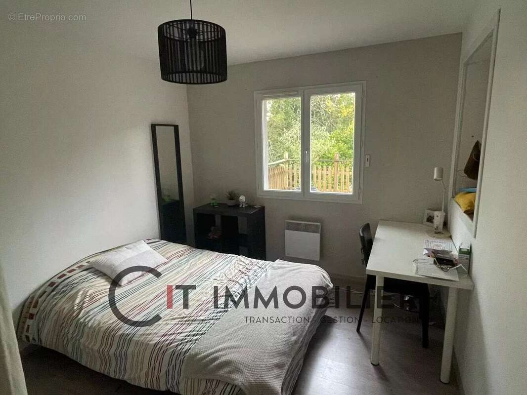 Maison à LA CHAPELLE-DE-LA-TOUR