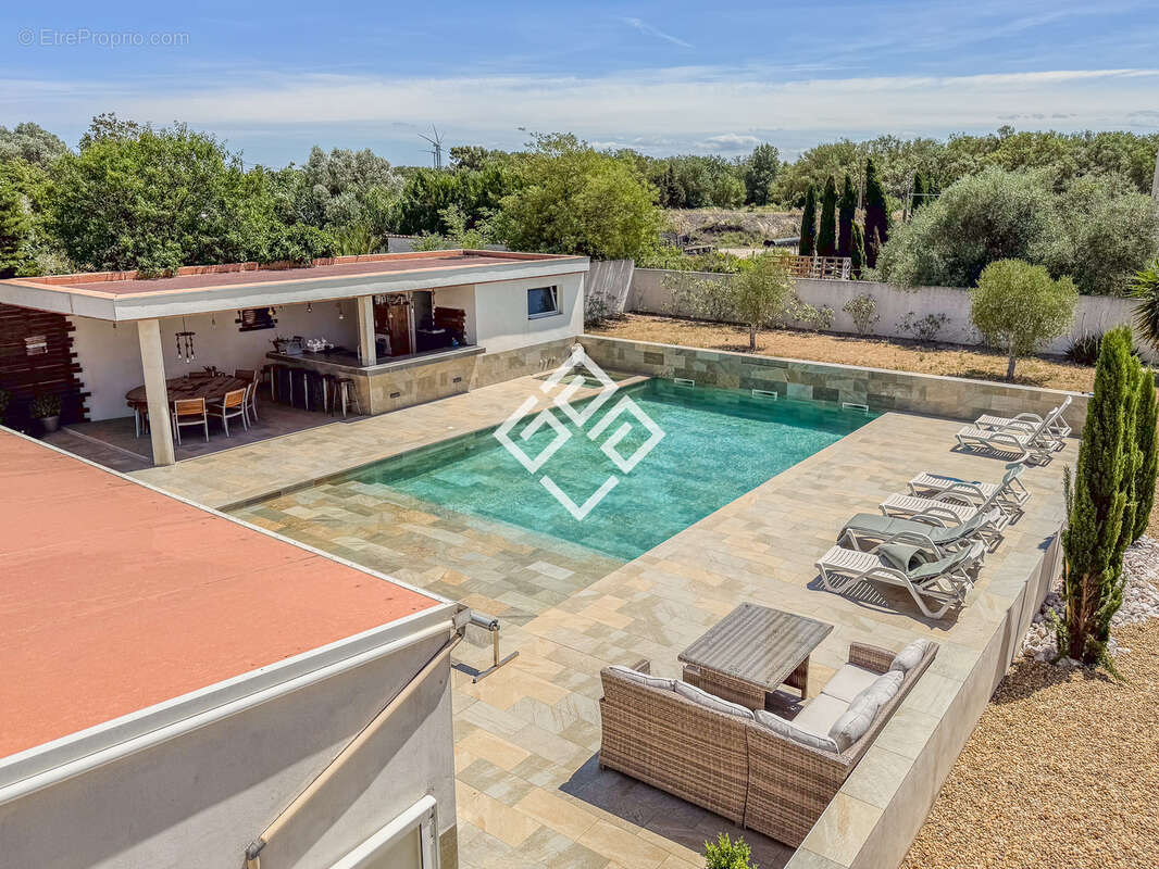 LUCIE - Villa de Standing avec Piscine, Jacuzzi, Pool House & Dépendances - photo 18