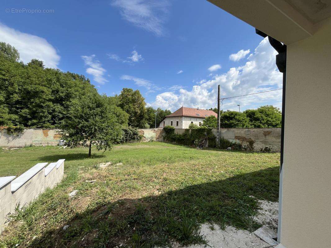 Maison à VEZERONCE-CURTIN