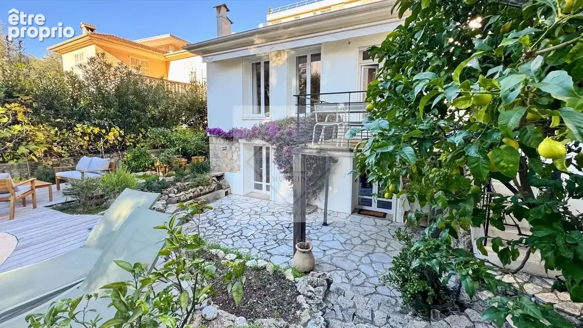 Emplacement Privilégié au Cœur de Cannes : Maison de Ville avec Piscine et Stationnement Privatif - photo 7