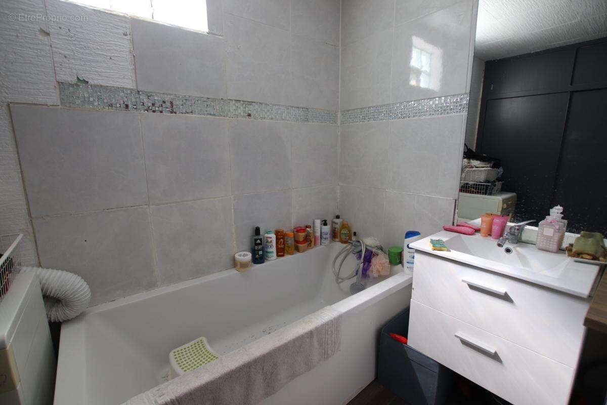 ORLEANS, secteur proche faubourg bannier, à 6' à pied de la gare appartement de plus de 100m2, 3 chambres à rafraichir - photo 15
