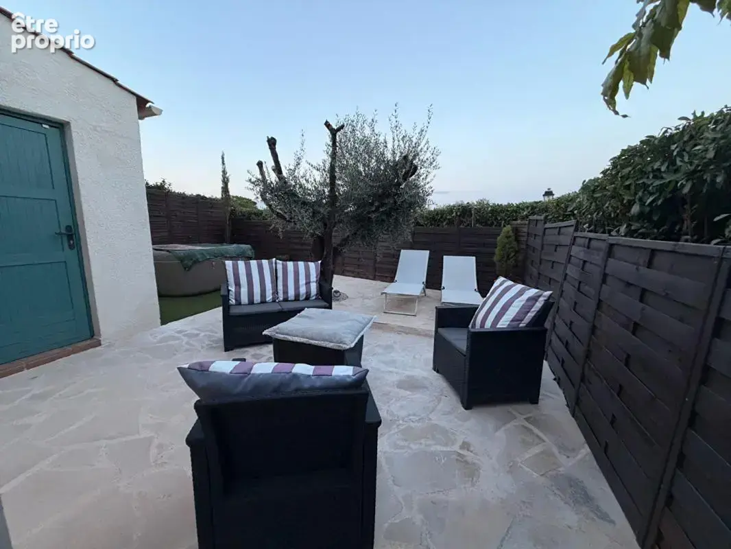 À SAISIR - VIDAUBAN Mazet meublé 45 m2 avec jardin et jacuzzi - Piscine - Tennis - photo 5