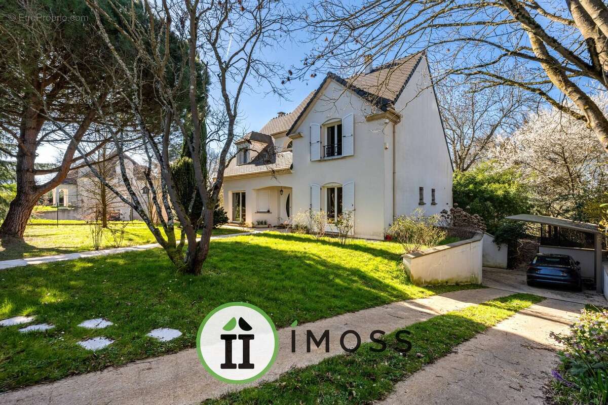 Maison à VARENNES-JARCY