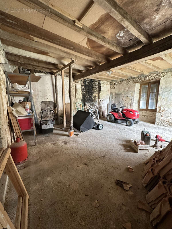 Propriété en pierres, deux maisons et terrain - photo 17