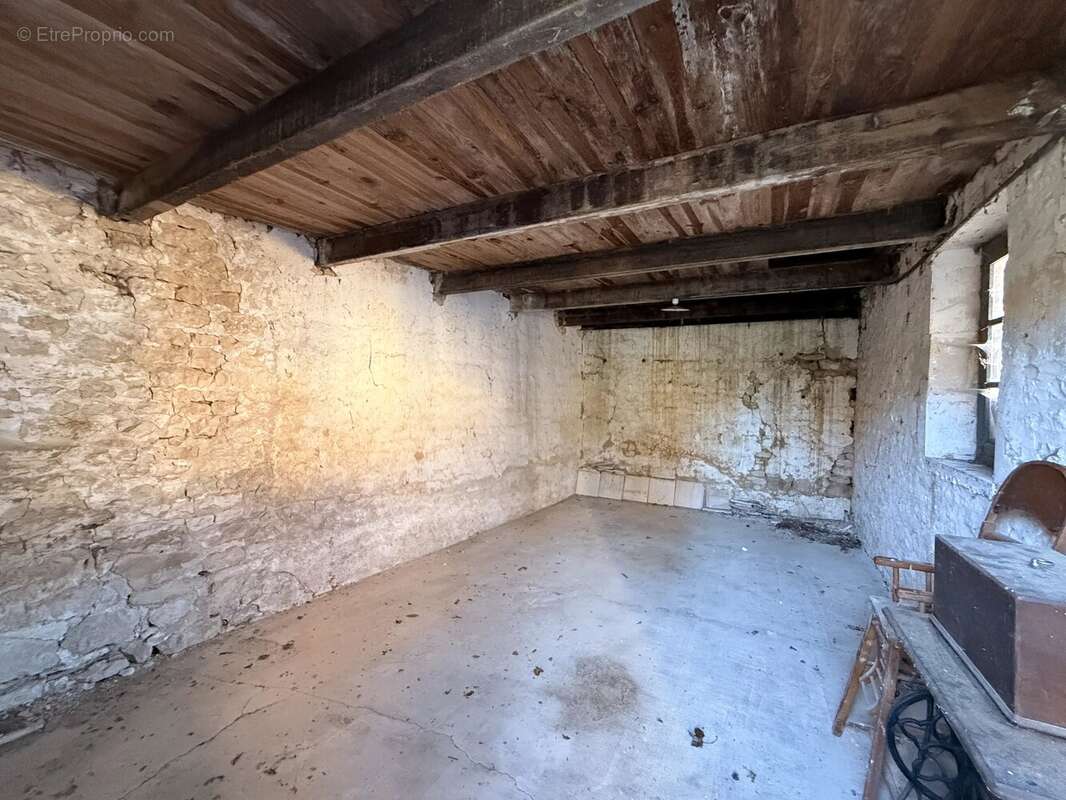 Maison à SALLES-DE-VILLEFAGNAN