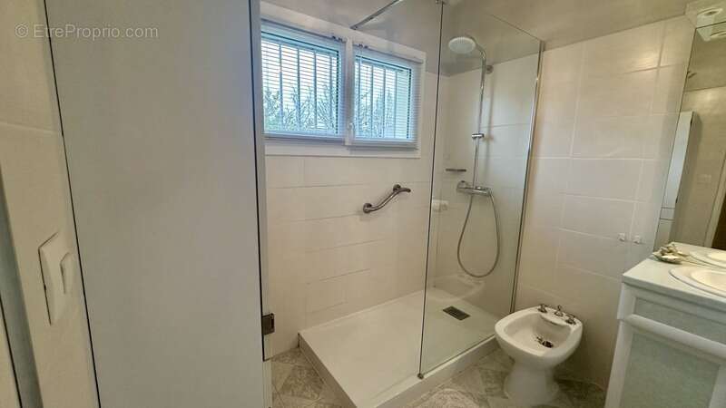 Maison à FARGUES-SAINT-HILAIRE