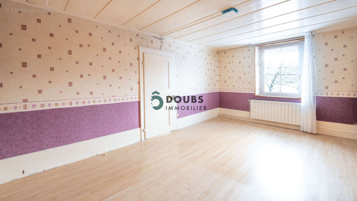 Maison à SAINT-JULIEN-LES-RUSSEY