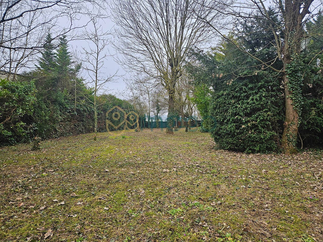Terrain à LA FRETTE-SUR-SEINE