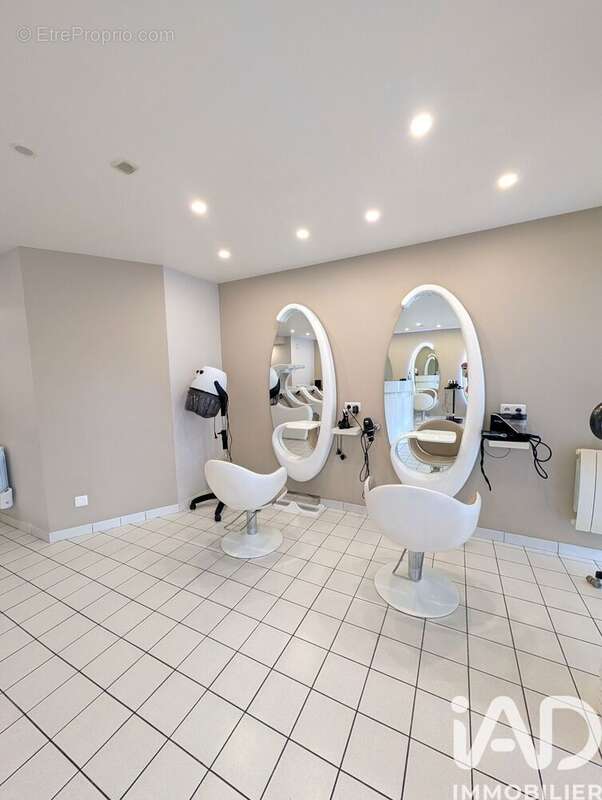 Photo 3 - Commerce à THOUROTTE