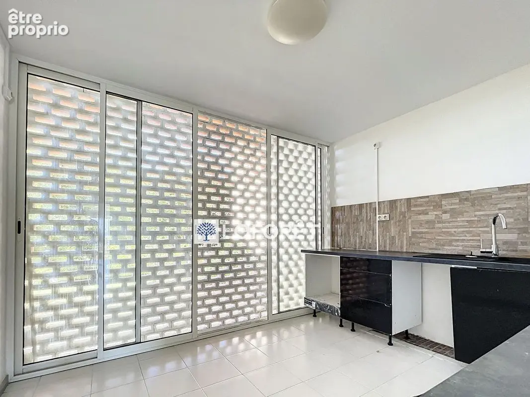 A vendre : Appartement T2 dans une résidence sécurisée sur la Route des Religieuses - photo 3