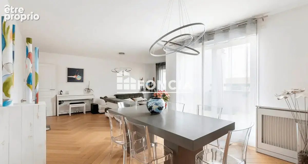 Duplex totalement meuble en dernier etage ouvrant sur une terrasse et deux balcons - photo 3