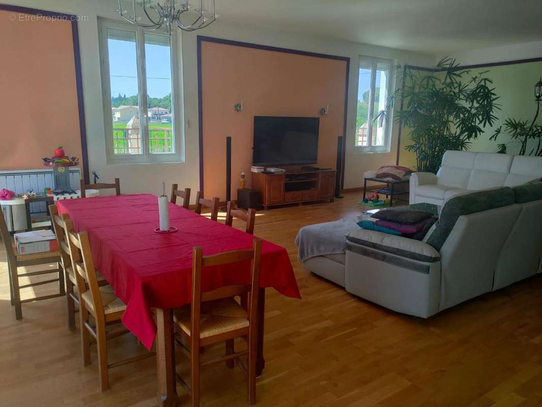 Photo 3 - Maison à VILLIEU-LOYES-MOLLON