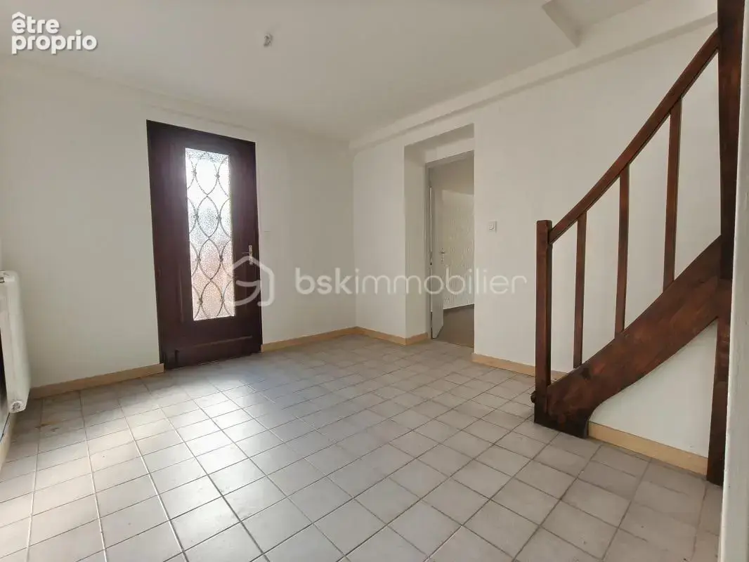 Maison individuelle, en ville, avec garage et jardinet. Trois chambres - photo 6
