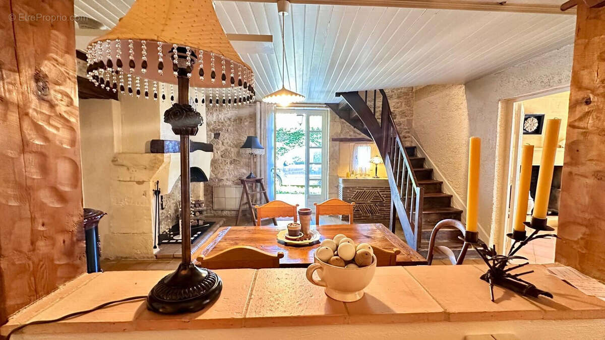 Salon - Maison à FAUX