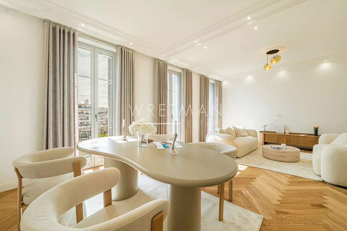 Splendide appartement 3 pièces bourgeois rénové avec balcons et vue sur le Square Mozart - Nice Les Musiciens - photo 8