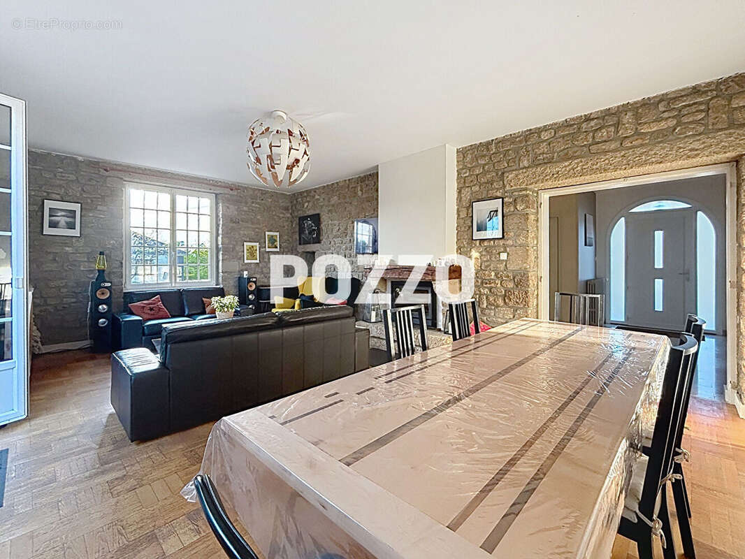 A Vendre - AVRANCHES (Centre-ville) - Maison 7 pièce(s) 170 m² - terrain 1302 m² - photo 5