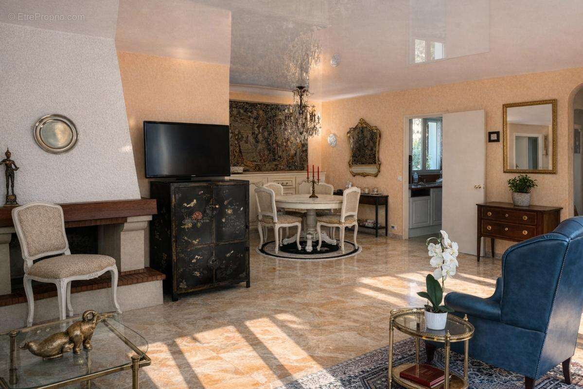 Maison à OZOIR-LA-FERRIERE