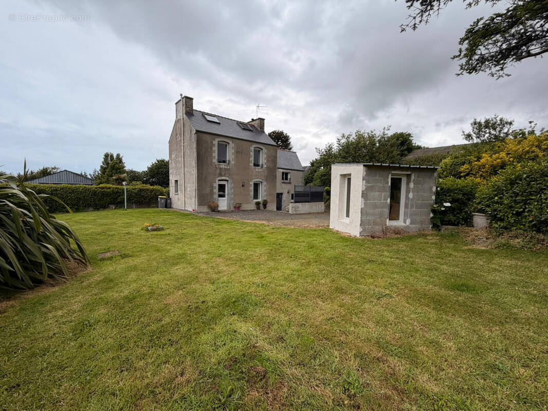 Maison à KERNOUES