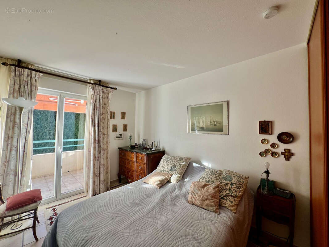 Appartement à SAINT-LAURENT-DU-VAR