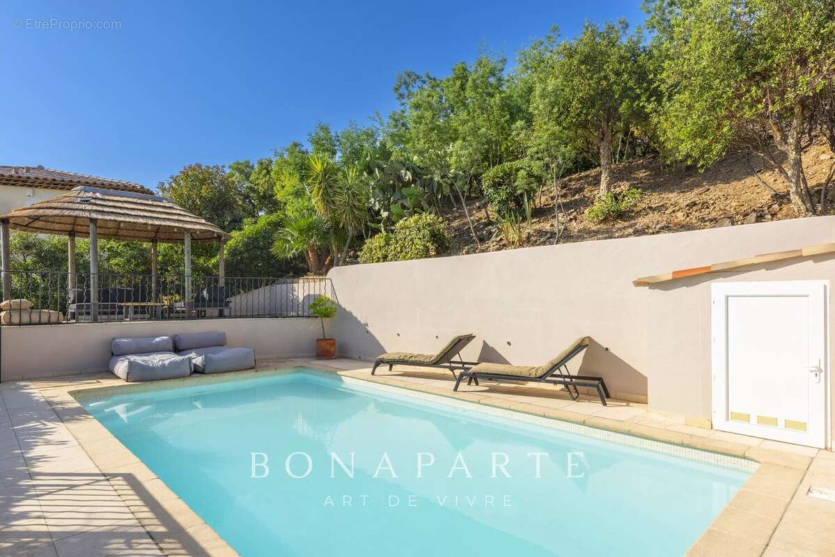 Maison à ROQUEBRUNE-SUR-ARGENS